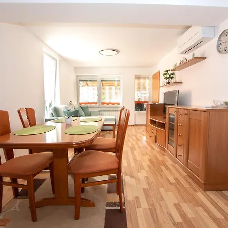 Apartma Ferida * בובק